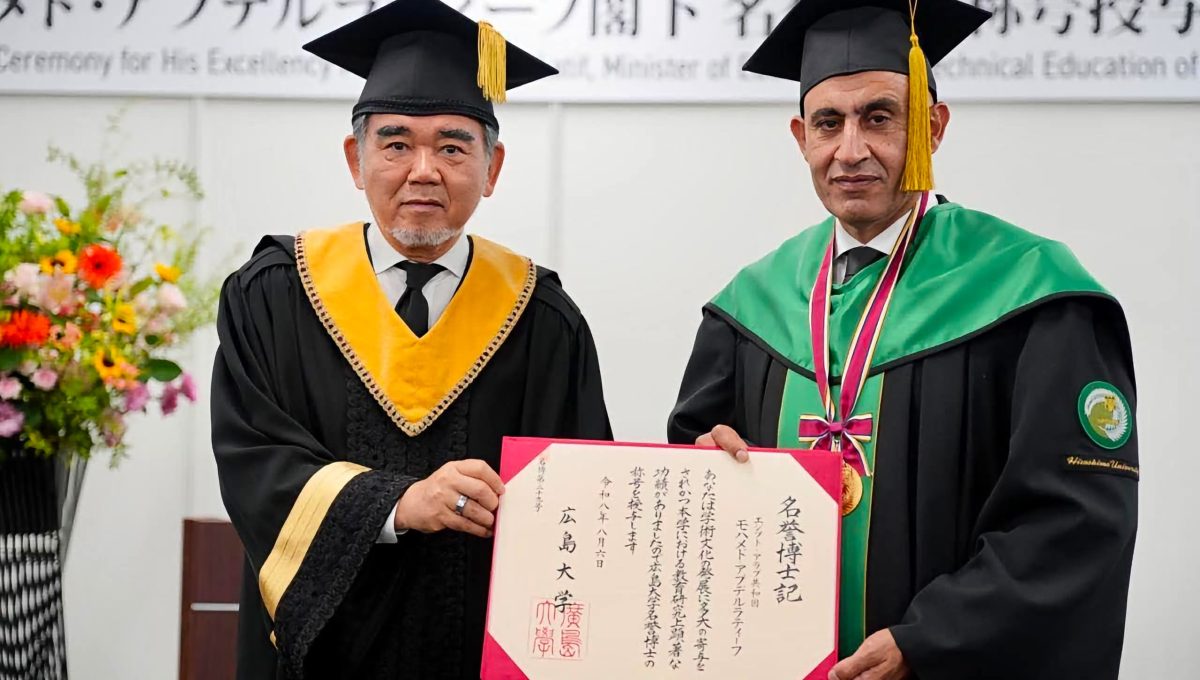 FB IMG 1786174249017 جامعة هيروشيما تمنح وزير التعليم الدكتوراه جامعة هيروشيما تمنح وزير التعليم الدكتوراه الفخرية تقديرًا لإصلاحات التعليم وتعزيز التعاون مع اليابان موقع في الجامعة