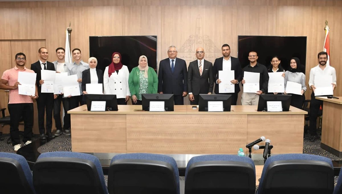 FB IMG 1786466857036 رئيس الجامعة يكرم أبطال الهندسة والحاسبات طلاب عين شمس يحصدون جوائز عالمية.. رئيس الجامعة يكرم أبطال الهندسة والحاسبات موقع في الجامعة