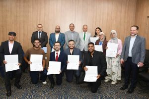 رئيس الجامعة يكرم أبطال الهندسة والحاسبات