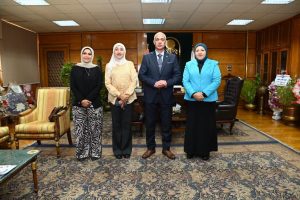 FB IMG 1786551288040 رئيس جامعة أسيوط يبحث تعزيز التعاون الأكاديمي رئيس جامعة أسيوط يبحث تعزيز التعاون الأكاديمي والتعليمي مع جامعة سفنكس ومدارس السلام موقع في الجامعة