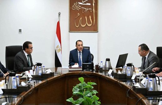 مدبولي يبحث تشغيل مستشفى 500500 بالشيخ زايد