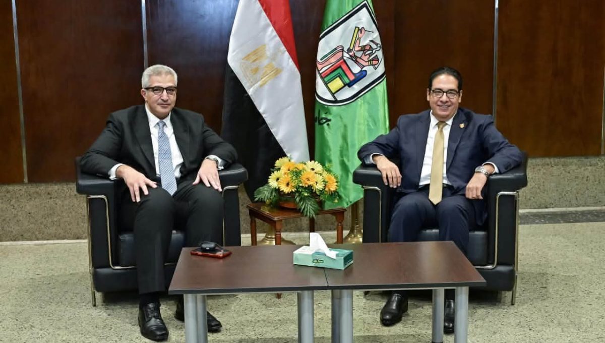 FB IMG 1787120585638 جامعة القاهرة جامعة القاهرة تناقش مستقبل سوق العمل في عصر الذكاء الاصطناعي.. وأمين «الأعلى للجامعات» يكشف أبرز التحديات موقع في الجامعة