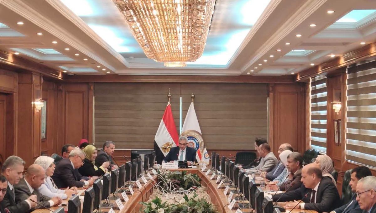 FB IMG 1787308587251 التعليم العالي التعليم العالي يناقش تطوير خدمات الجامعات.. وخطة جديدة لمبادرة «100 مليون شجرة» موقع في الجامعة