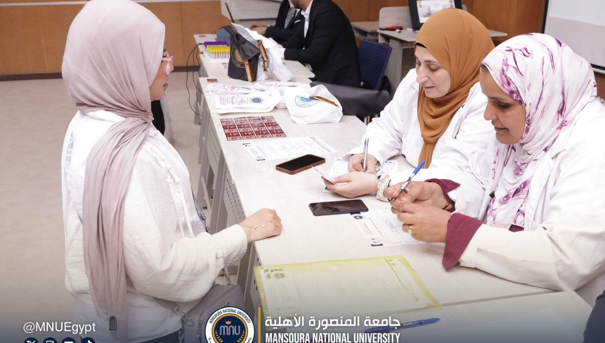 FB IMG 1787413082510 جامعة المنصورة الأهلية تبدأ الكشف الطبي للطلاب جامعة المنصورة الأهلية تبدأ الكشف الطبي للطلاب.. 8 عيادات و44 طبيبًا وتمريضًا لاستقبال دفعة 2026/2027 موقع في الجامعة