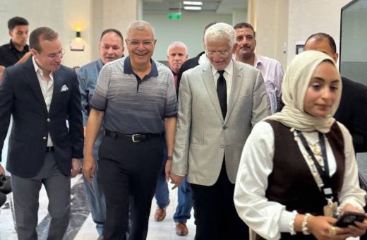 FB IMG 1787463706877 جامعة القاهرة الأهلية رئيس جامعة الزقازيق الأهلية يتفقد أعمال التنسيق ويشيد بجهود الطلاب في تيسير إجراءات التقديم موقع في الجامعة
