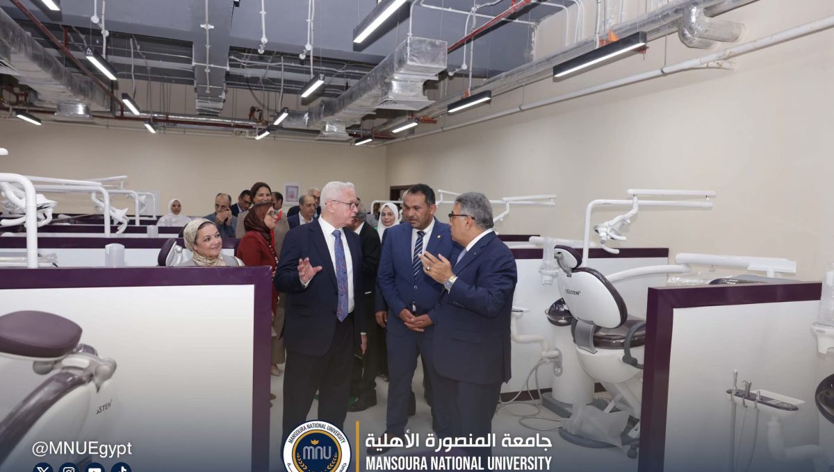 FB IMG 1788101606083 جامعة المنصورة الأهلية تطور التدريب الإكلينيكي جامعة المنصورة الأهلية تطور التدريب الإكلينيكي بطب الأسنان.. 120 وحدة و15 للأشعة و4 غرف تعقيم موقع في الجامعة