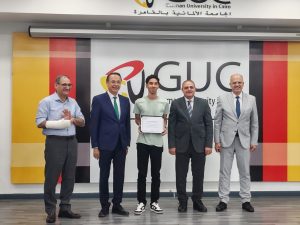 منح كاملة لأوائل الثانوية العامة في GUC وGIU.. وأشرف منصور يستقبل الطلاب 2 منح كاملة لأوائل الثانوية العامة في GUC وGIU.. وأشرف منصور يستقبل الطلاب