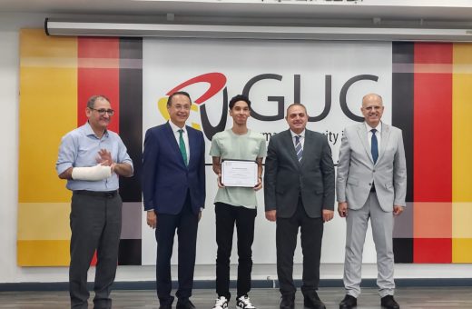 منح كاملة لأوائل الثانوية العامة في GUC وGIU.. وأشرف منصور يستقبل الطلاب