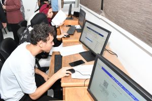 IMG 20260813 WA0071 478 طالبًا استفادوا من مكتب تنسيق قناة السويس 478 طالبًا استفادوا من مكتب تنسيق قناة السويس.. ورئيس الجامعة ويوجه بزيادة مظلات الانتظار موقع في الجامعة