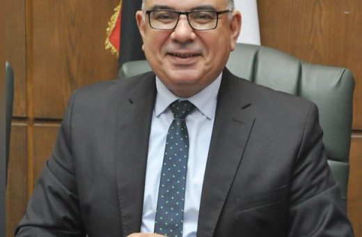 IMG 20260815 WA0052 رئيس جامعة العاصمة بالتعاون مع البنك المركزي.. تجارة عين شمس تعلن شروط القبول والتحويل لبرنامج العلوم المصرفية موقع في الجامعة