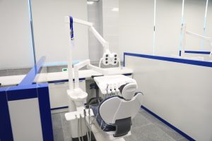 IMG 20260817 WA0039 جامعة العلمين وزير التعليم العالي يتفقد جامعة العلمين الدولية ويشيد بتجهيزات معامل طب الفم والأسنان.. صور موقع في الجامعة