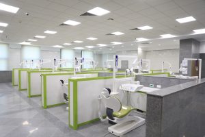 IMG 20260817 WA0041 جامعة العلمين وزير التعليم العالي يتفقد جامعة العلمين الدولية ويشيد بتجهيزات معامل طب الفم والأسنان.. صور موقع في الجامعة