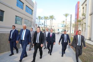 IMG 20260817 WA0042 جامعة العلمين وزير التعليم العالي يتفقد جامعة العلمين الدولية ويشيد بتجهيزات معامل طب الفم والأسنان.. صور موقع في الجامعة