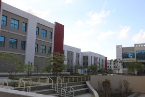 IMG 20260817 WA0046 جامعة العلمين وزير التعليم العالي يتفقد جامعة العلمين الدولية ويشيد بتجهيزات معامل طب الفم والأسنان.. صور موقع في الجامعة