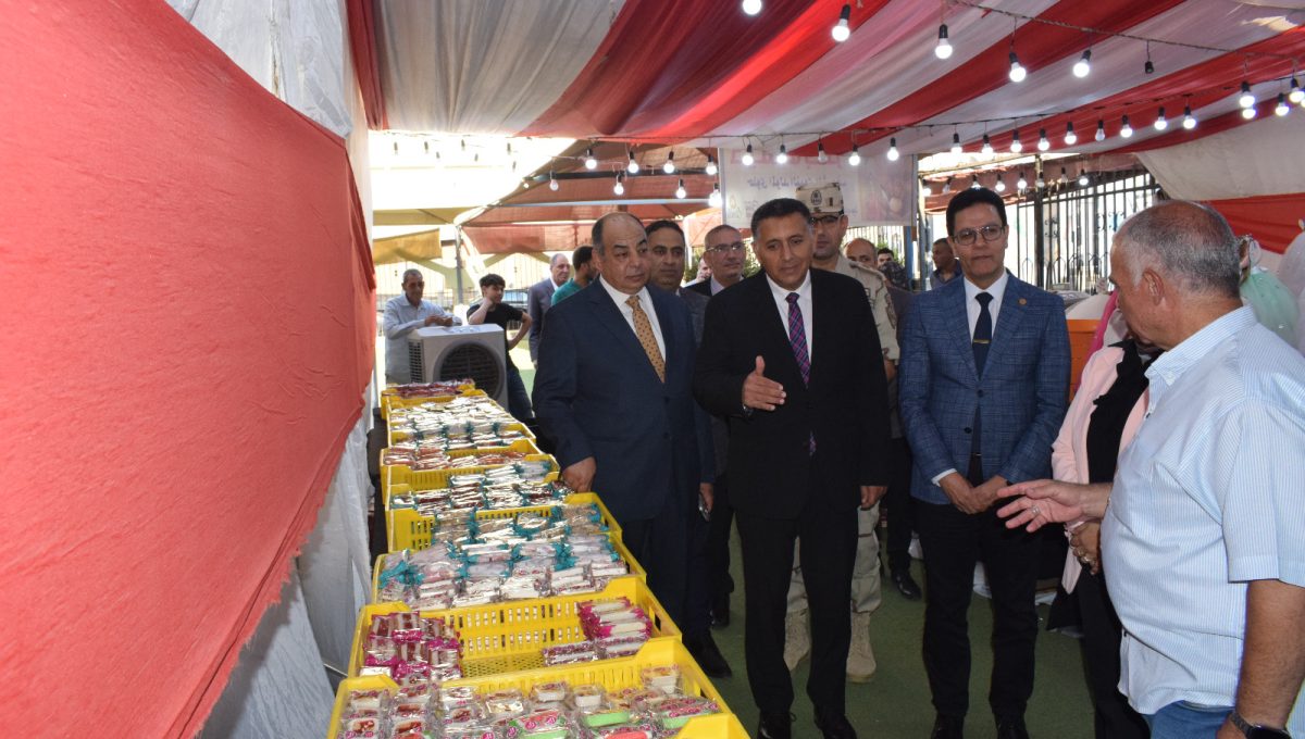 IMG 20260819 WA0185 محافظ القليوبية ورئيس جامعة بنها يشهدان احتفالية محافظ القليوبية ورئيس جامعة بنها يشهدان احتفالية هيئة الشبان العالمية بالمولد النبوي الشريف موقع في الجامعة