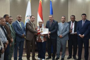 IMG 20260820 WA0129 جامعة أسوان تمنح أوائل الثانوية العامة 2026 منحًا جامعة أسوان تمنح أوائل الثانوية العامة 2026 منحًا مجانية للالتحاق بكليات القمة موقع في الجامعة