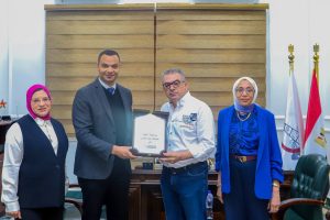 رئيس جامعة عين شمس: شهادات الأيزو لكلية الطب خطوة جديدة لدعم التميز المؤسسي والتطوير المستمر 3 IMG 20260822 WA0022 جامعة عين شمس رئيس جامعة عين شمس: شهادات الأيزو لكلية الطب خطوة جديدة لدعم التميز المؤسسي والتطوير المستمر موقع في الجامعة
