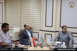 جامعة قنا تستعد لإطلاق تطبيق لحوكمة الأداء وربط الأجور الإضافية بمعدلات الإنجاز