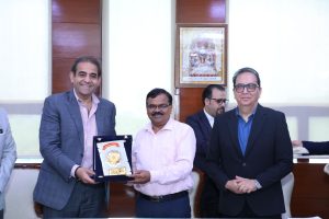 جامعة بورسعيد توقع مذكرة تفاهم مع جامعة شاردا الهندية لتعزيز التعاون الأكاديمي والبحثي 4 جامعة بورسعيد توقع مذكرة تفاهم مع جامعة شاردا الهندية لتعزيز التعاون الأكاديمي والبحثي