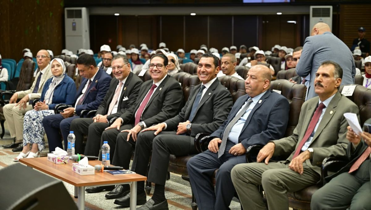 IMG 20260825 WA0104 جامعة القاهرة وزير الشباب والرياضة لطلاب جامعة القاهرة: القيادة ليست منصبًا.. والعمل الجماعي طريق النجاح موقع في الجامعة