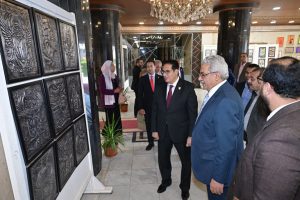 رئيس جامعة القاهرة يهنئ رئيس جامعة الأزهر ويبحثان تعزيز التعاون العلمي والأكاديمي بين الجامعتين