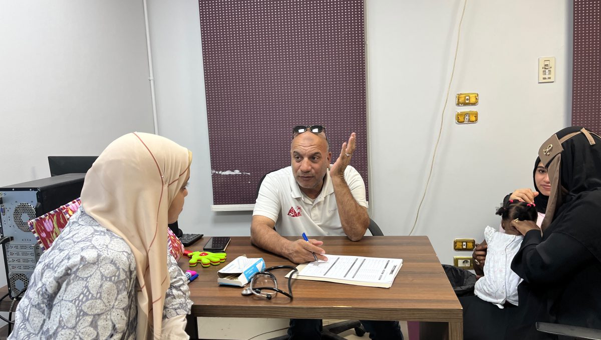 IMG 20260828 WA0067 قافلة جراحة التجميل بمستشفيات جامعة أسوان بعد فحص الحالات.. انطلاق عمليات قافلة جراحة التجميل بمستشفيات جامعة أسوان موقع في الجامعة