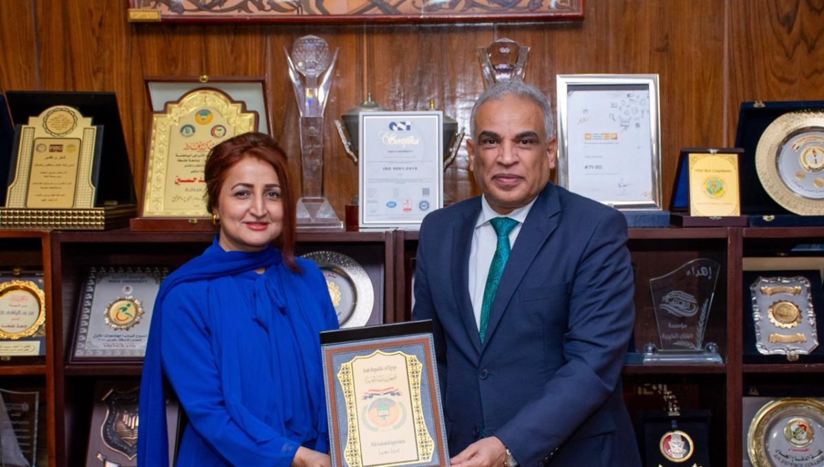 رئيس جامعة طنطا يكرم 3 خبراء من جامعات أوروبية خلال مشاركتهم فى فاعليات مؤتمر المخ والأعصاب 