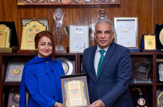 رئيس جامعة طنطا يكرم 3 خبراء من جامعات أوروبية خلال مشاركتهم فى فاعليات مؤتمر المخ والأعصاب 
