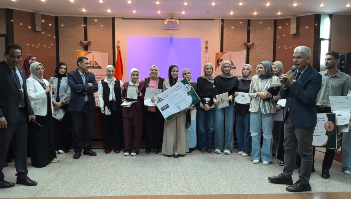 IMG 20260831 WA0105 زراعة عين شمس من الفكرة إلى التطبيق.. طلاب زراعة عين شمس يستعرضون مشروعاتهم في أول مؤتمر علمي  موقع في الجامعة