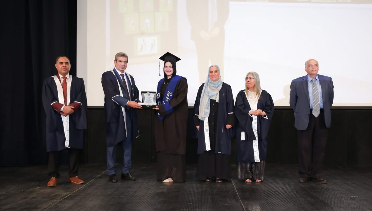 IMG 0154 الفنون الجميلة بجامعة النهضة لحظة تاريخية.. كلية الفنون الجميلة بجامعة النهضة تحتفل بتخرج أول دفعة في تاريخها موقع في الجامعة