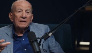 أستاذ نساء وتوليد بجامعة القاهرة عن هجرة الأطباء: 10% فقط يحققون دخلًا من عياداتهم والباقي موظفين 2 هجرة الأطباء