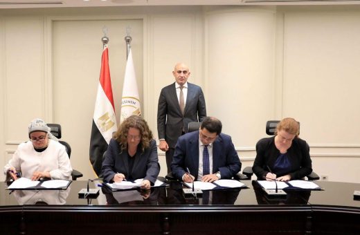 IMG 0569 مسابقات دولية بدءًا من العام الدراسي 2026/2027.. كتاب ألماني جديد لطلاب البكالوريا المصرية موقع في الجامعة