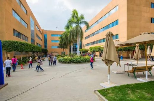 IMG 0607 GUC وGIU تكرّمان أوائل الثانوية 3 سبتمبر.. GUC وGIU تكرّمان أوائل الثانوية العامة بمنح دراسية كاملة موقع في الجامعة