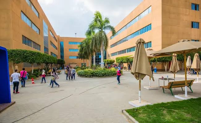 IMG 0607 GUC وGIU تكرّمان أوائل الثانوية 3 سبتمبر.. GUC وGIU تكرّمان أوائل الثانوية العامة بمنح دراسية كاملة موقع في الجامعة