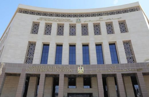 IMG 1935 جاهزية الفصول والمعامل التعليم للمدارس: جاهزية الفصول والمعامل وتوفير الكتب وحظر أي مواد تعليمية غير معتمدة موقع في الجامعة