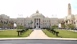 منح جامعة القاهرة الأهلية 2026 