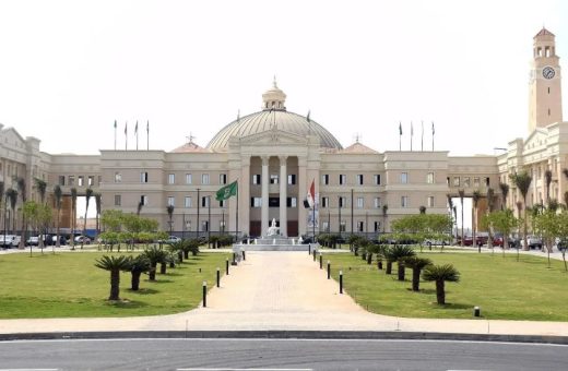 منح جامعة القاهرة الأهلية 2026