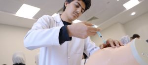 IMG 8252 عميد كلية الطب بجامعة باديا «مش بنستنى التخرج».. عميد كلية الطب بجامعة باديا: طلابنا يتدربون على الممارسة العملية للطب من السنة الأولى للدراسة موقع في الجامعة