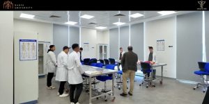IMG 8256 عميد كلية الطب بجامعة باديا «مش بنستنى التخرج».. عميد كلية الطب بجامعة باديا: طلابنا يتدربون على الممارسة العملية للطب من السنة الأولى للدراسة موقع في الجامعة