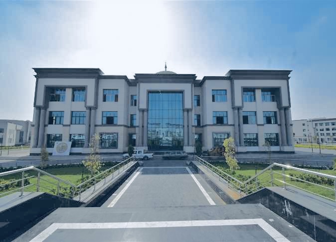 IMG 9600 مصروفات الجامعات الأهلية 2026/2027 مفاجآت في مصروفات الجامعات الأهلية 2026/2027.. أين تجد أرخص كليات الطب والهندسة؟ موقع في الجامعة
