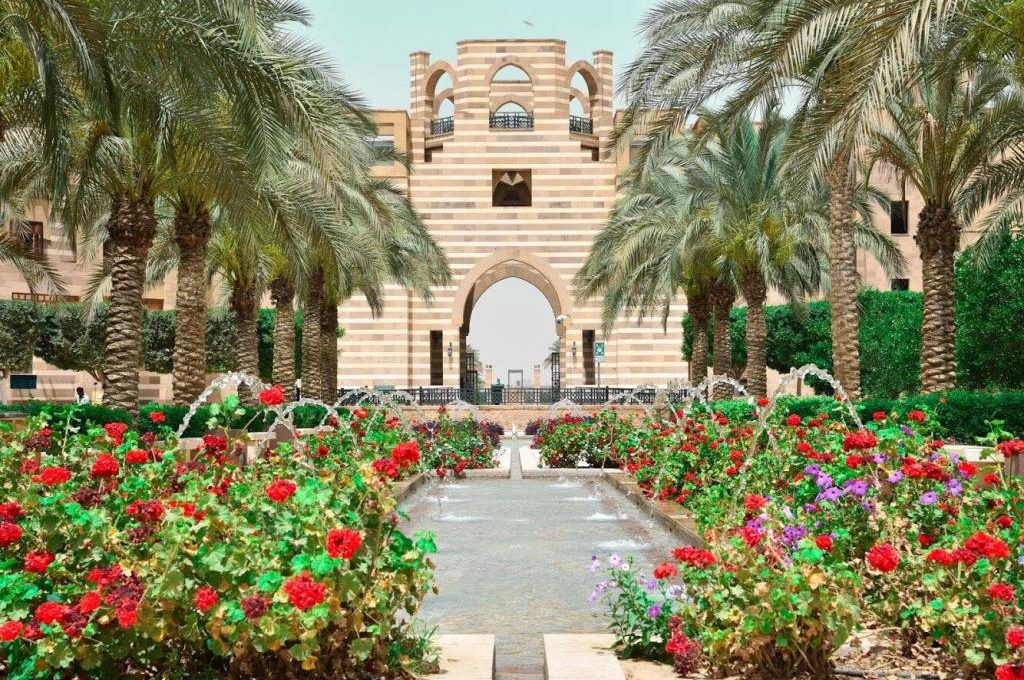 IMG 9800 دبلومة الإعلام الرقمي 6 مواد ومشروع تخرج.. تفاصيل دبلومة الإعلام الرقمي بالجامعة الأمريكية موقع في الجامعة