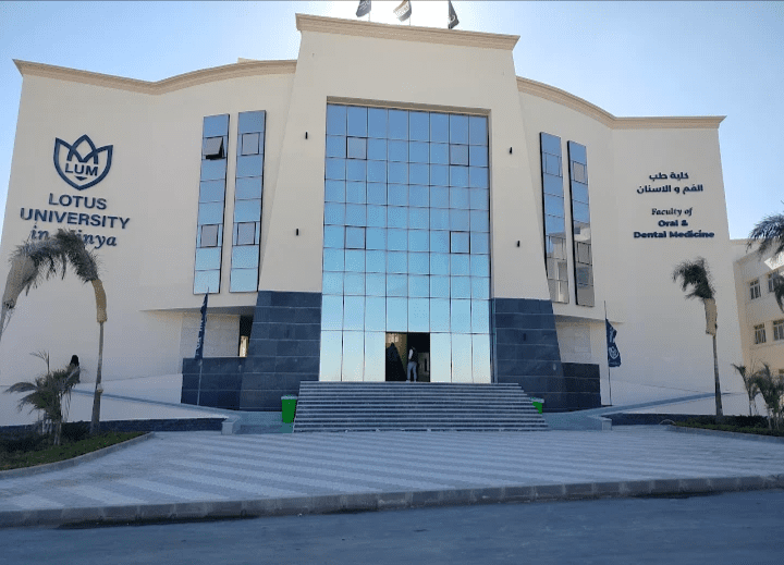 كلية الهندسة بجامعة اللوتس بالمنيا