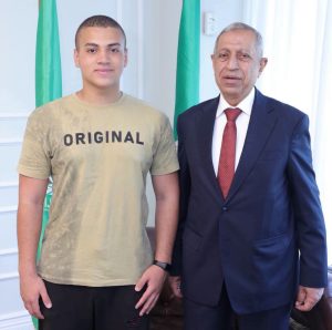 على خطى والده الشهيد.. رئيس الأكاديمية العربية يستقبل حمزة المنسي بعد تفوقه في الدبلومة الأمريكية 2 رئيس الأكاديمية العربية يستقبل حمزة المنسي بعد تفوقه في الدبلومة الأمريكية