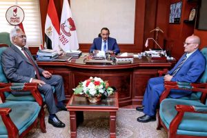 بعد تعيينه.. محافظ سوهاج يستقبل وكيل وزارة التربية والتعليم الجديد 2 محافظ سوهاج يستقبل وكيل وزارة التربية
