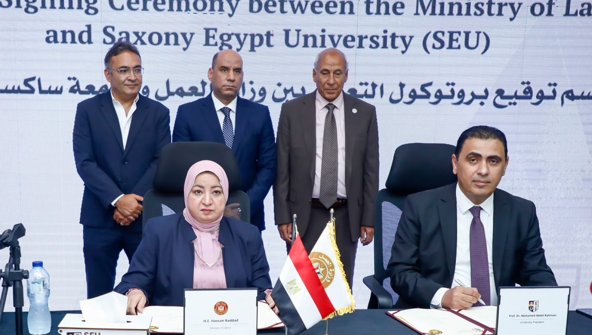 f43334ac 0f75 410c 8c3d 085a38db8f94 جامعة ساكسوني تأهيل الشباب للوظائف محليًا ودوليًا.. تفاصيل بروتوكول التعاون بين «العمل» وجامعة ساكسوني موقع في الجامعة