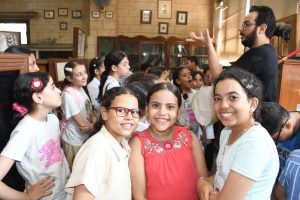 fbc489df 8b61 4f6e b451 dd18dba7a3e1 أطفال «جامعة الطفل» من الحشرات للكيمياء.. أطفال «جامعة الطفل» يخوضون رحلة علمية داخل علوم عين شمس موقع في الجامعة