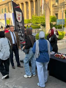الأمن الإداري بجامعة القاهرة يستقبل الطلاب الجدد بالورود والشيكولاتة 5 0cfe47d9 453f 4ad1 9e00 efb46bec1ce6 الأمن الإداري بجامعة القاهرة الأمن الإداري بجامعة القاهرة يستقبل الطلاب الجدد بالورود والشيكولاتة موقع في الجامعة