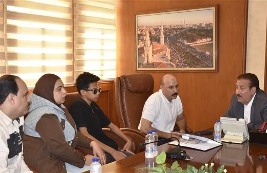 محافظ بورسعيد يستجيب لأسرة طالب ويوجه بتوفير الرعاية 