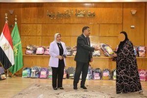 1789046366346 محافظ القليوبية يساند 100 أسرة قبل الدراسة محافظ القليوبية يساند 100 أسرة قبل الدراسة.. 400 شنطة مدرسية تجهز أبناءها للعام الجديد موقع في الجامعة