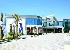 مدبولي يتفقد مدرسة سمارت الدولية ويتابع جاهزيتها